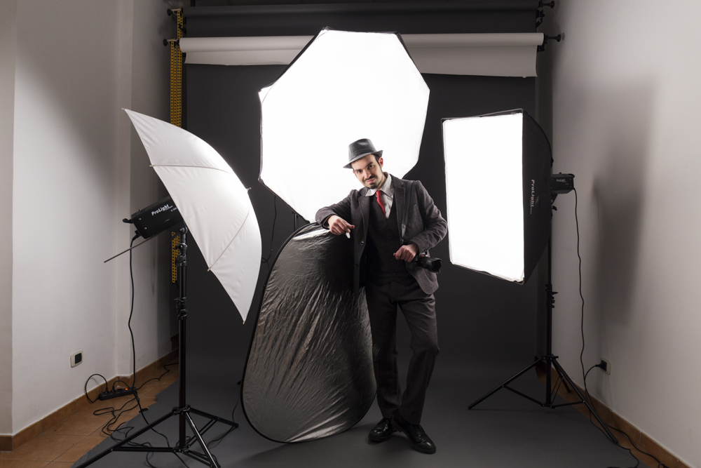 Vista dell'attrezzatura e della sala posa de il FotoStudio a Roma Montesacro